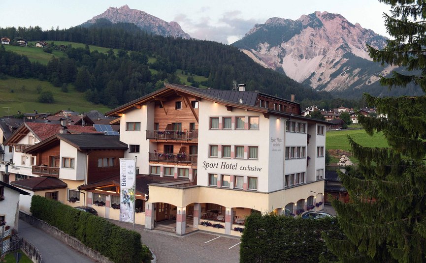 Sporthotel Exclusive **** © Sporthotel Exclusive SAS Sport hotel in the Alps with mountains in the background